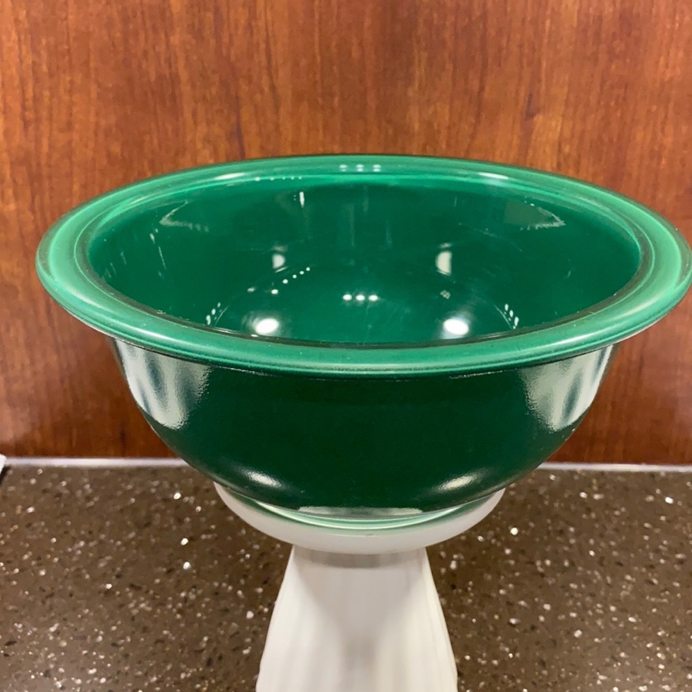 Green Pyrex bowl